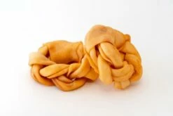 Gloria Pets Snackys Rawhide Chews Twisted Donut Honey Flavor -Miscota Soldes Boutique snackys rawhide masticable donut trenzado sabor miel 2 g